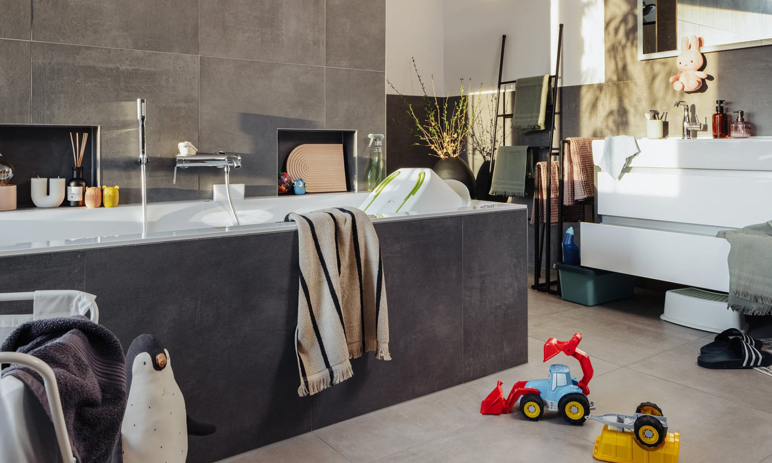 Mehr Raum für Spiel und Familie: So schaffst du einfach Stauraum zu Hause